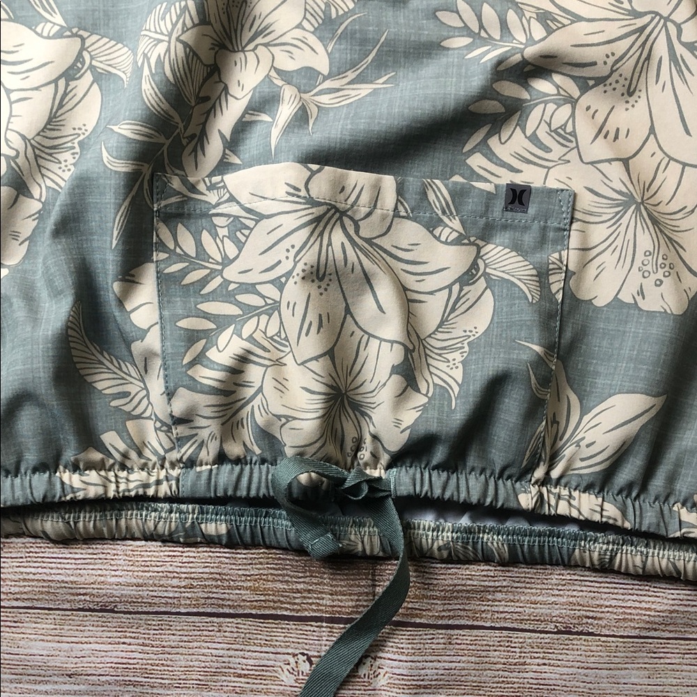 Hurley Lightweight Cropped Windbreaker - Picture 4 of 6